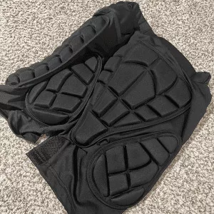 Mottatt Snowboarding Impact Padded Shorts og Knebeskyttelse fra kunde B****t